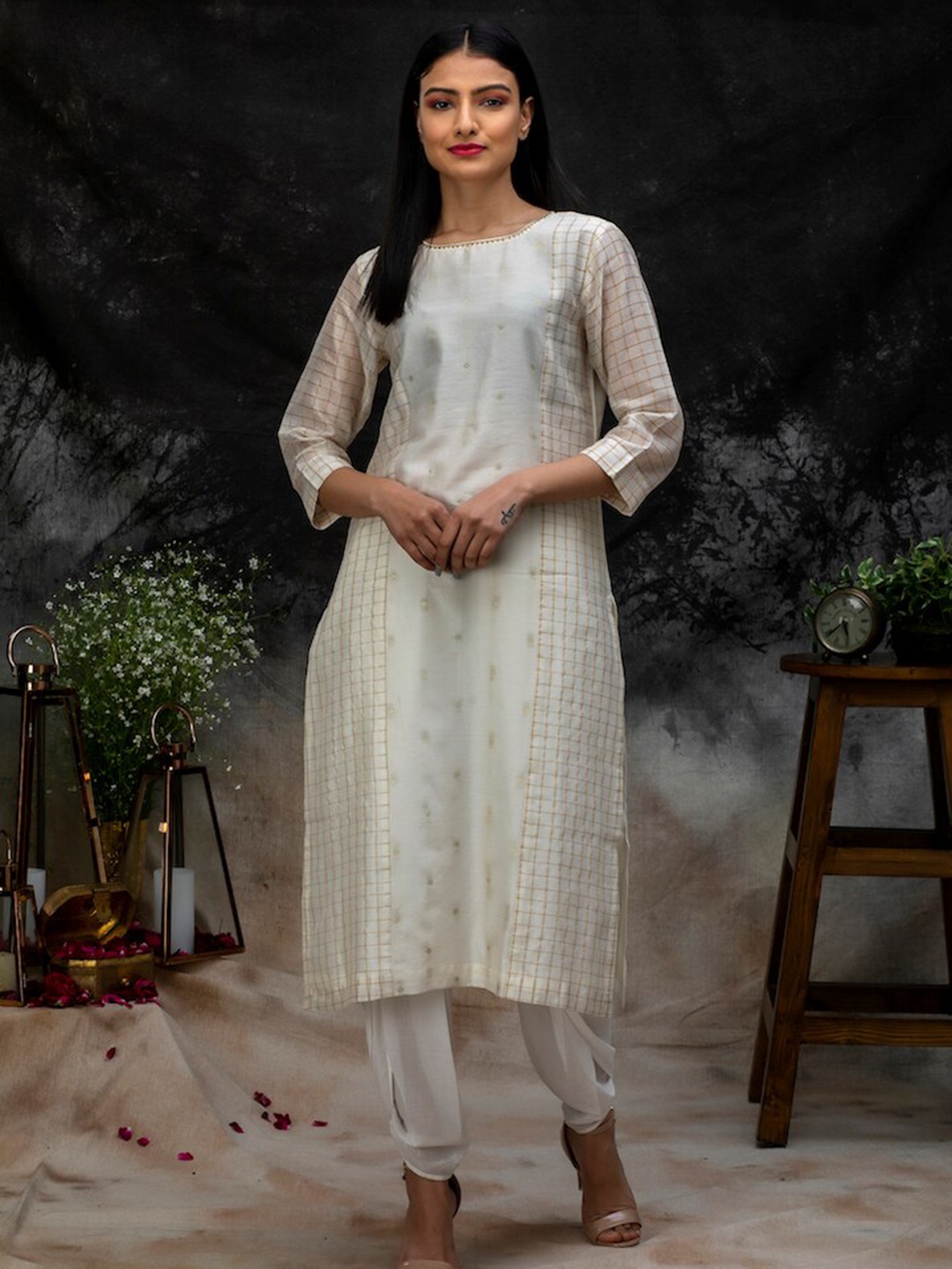 

SMRITI GUPTA Women Off White Flared Sleeves Thread Work Chanderi Silk Chanderi Silk Kurta