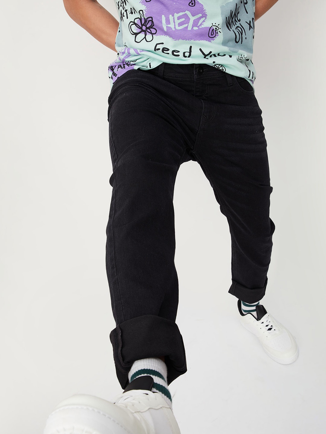 

max Men Clean Look Stretchable Mid-Rise Cotton Jeans, Black