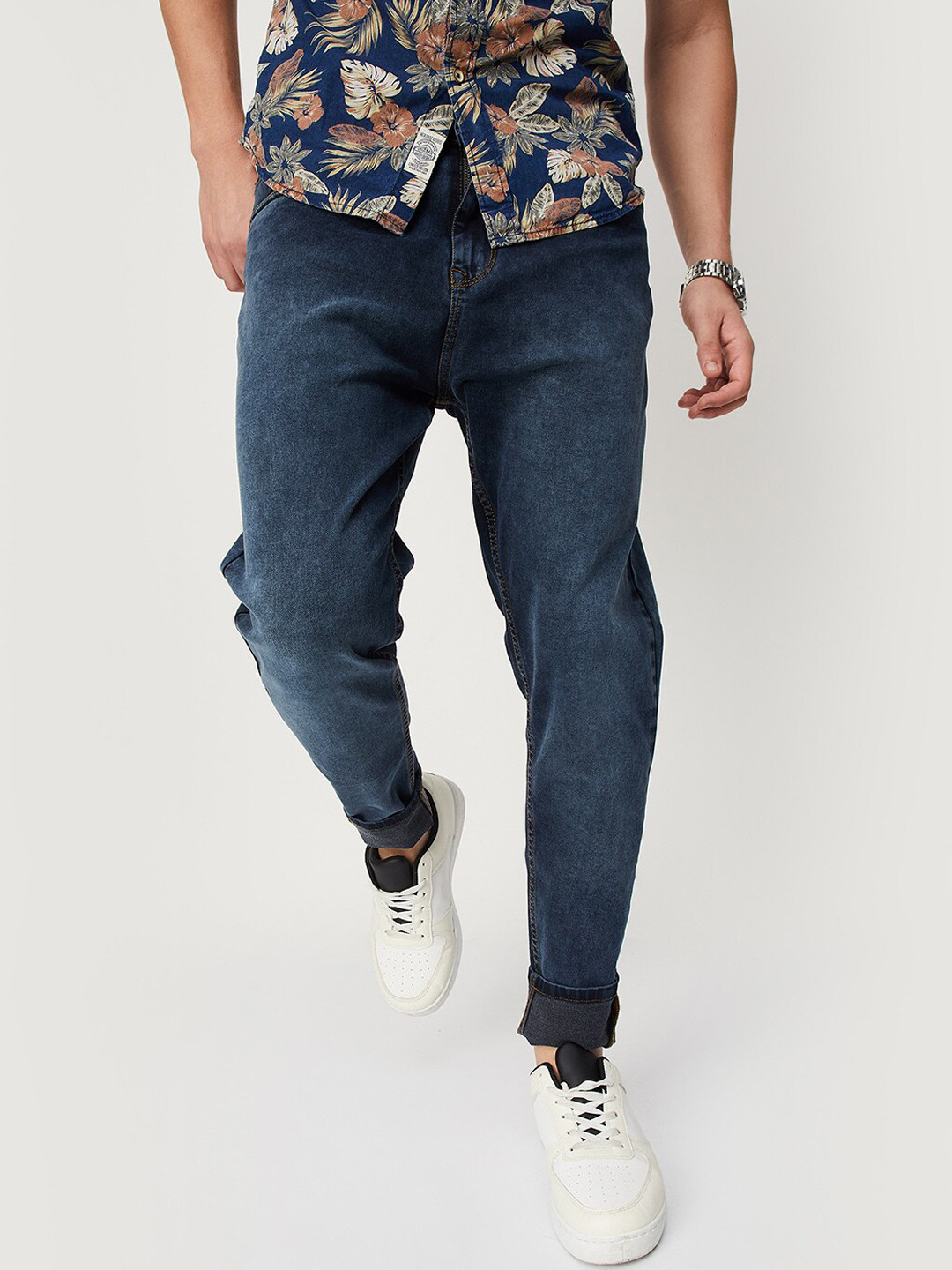 

max Men Blue Low Distress Jeans