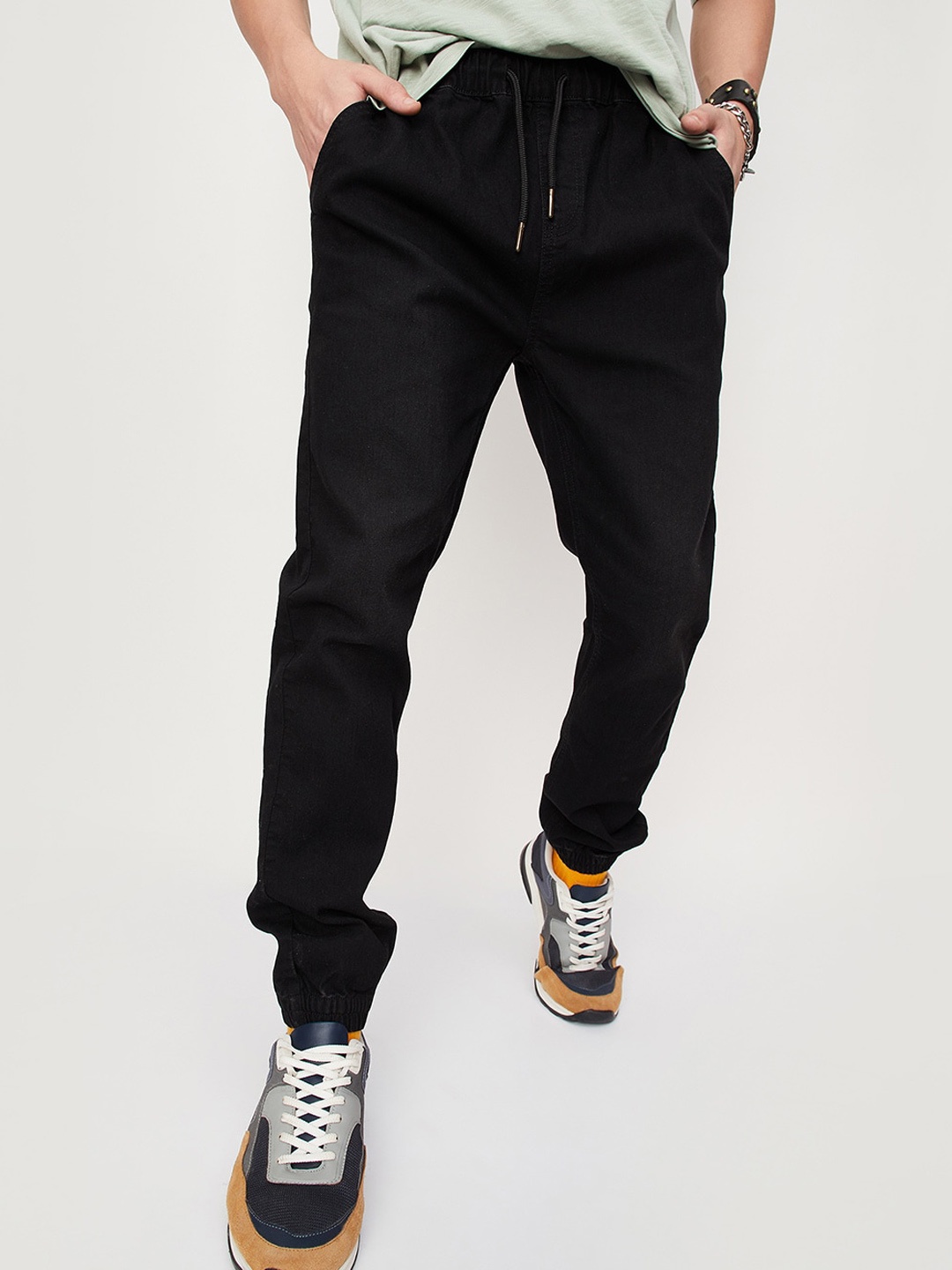 

max Men Mid-Rise Jogger, Black