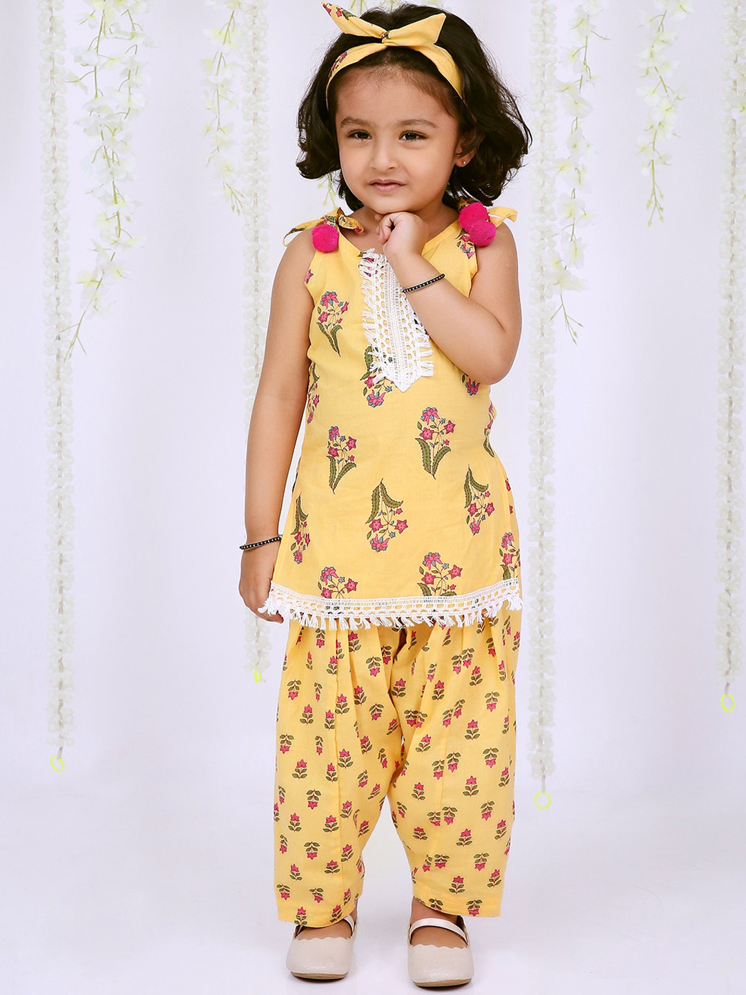 

KID1 Girls Floral Printed Thread Work Pure Cotton Kurta with Salwar with Hair Band, Yellow