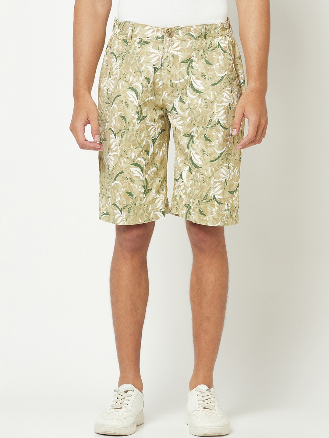 

Crimsoune Club Men Floral Printed Pure Cotton Shorts, Brown