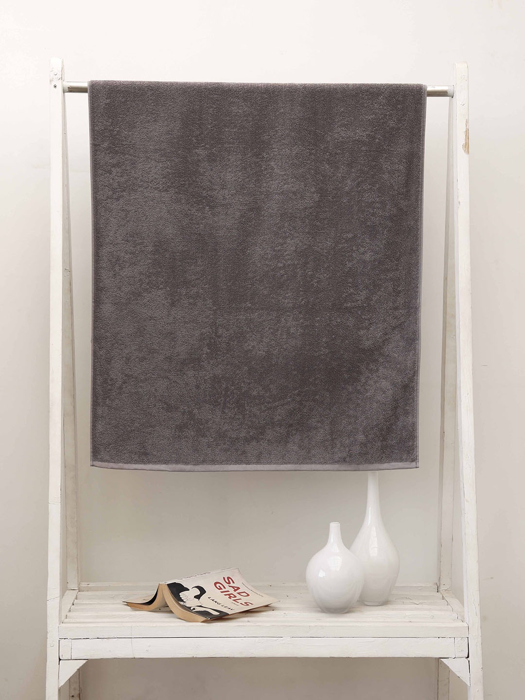 

Ariana Grey High Absorbent 500 GSM Cotton Luxury Bath Towel