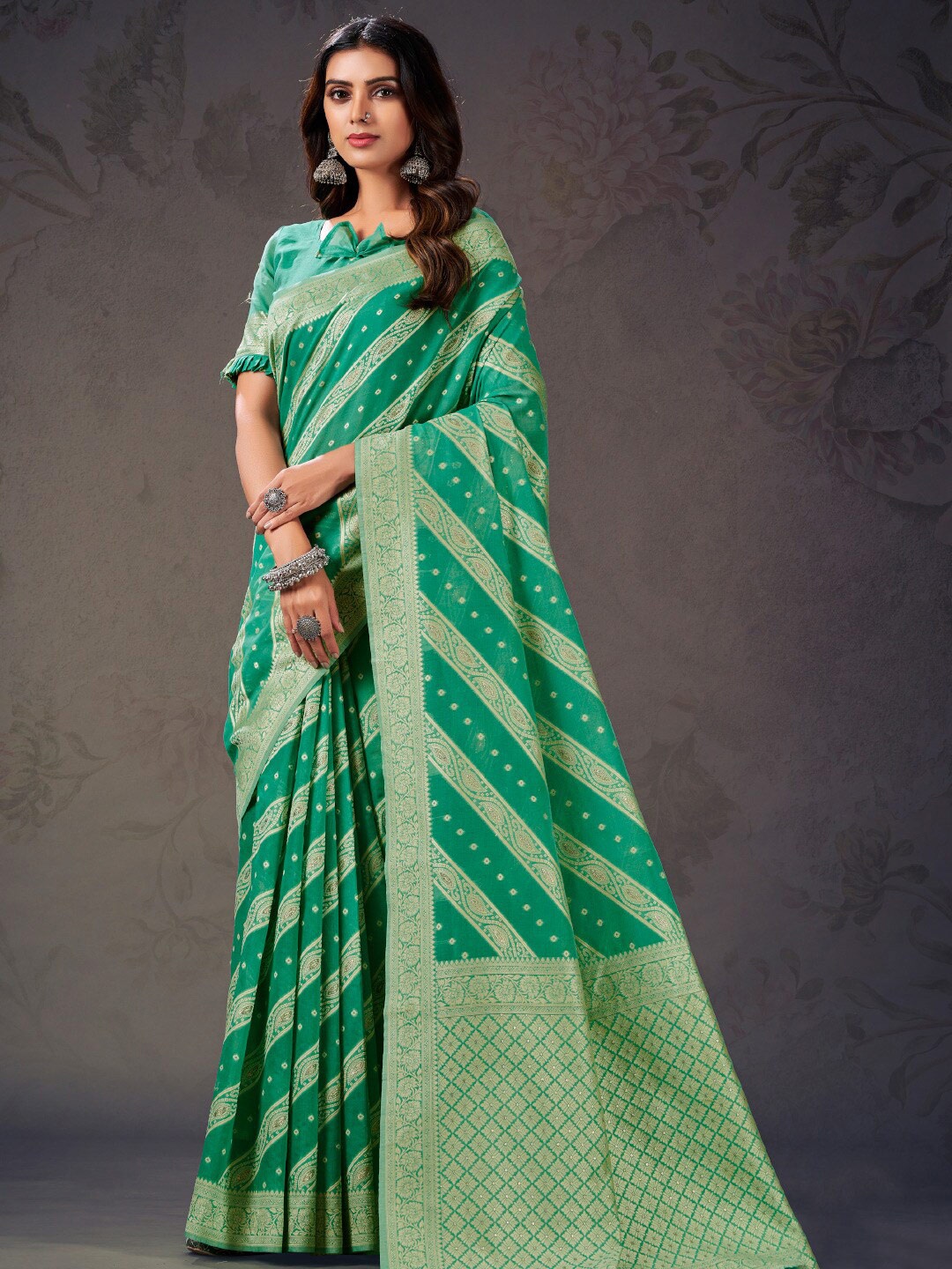 

KARAGIRI Ethnic Motif Woven Design Zari Saree, Green