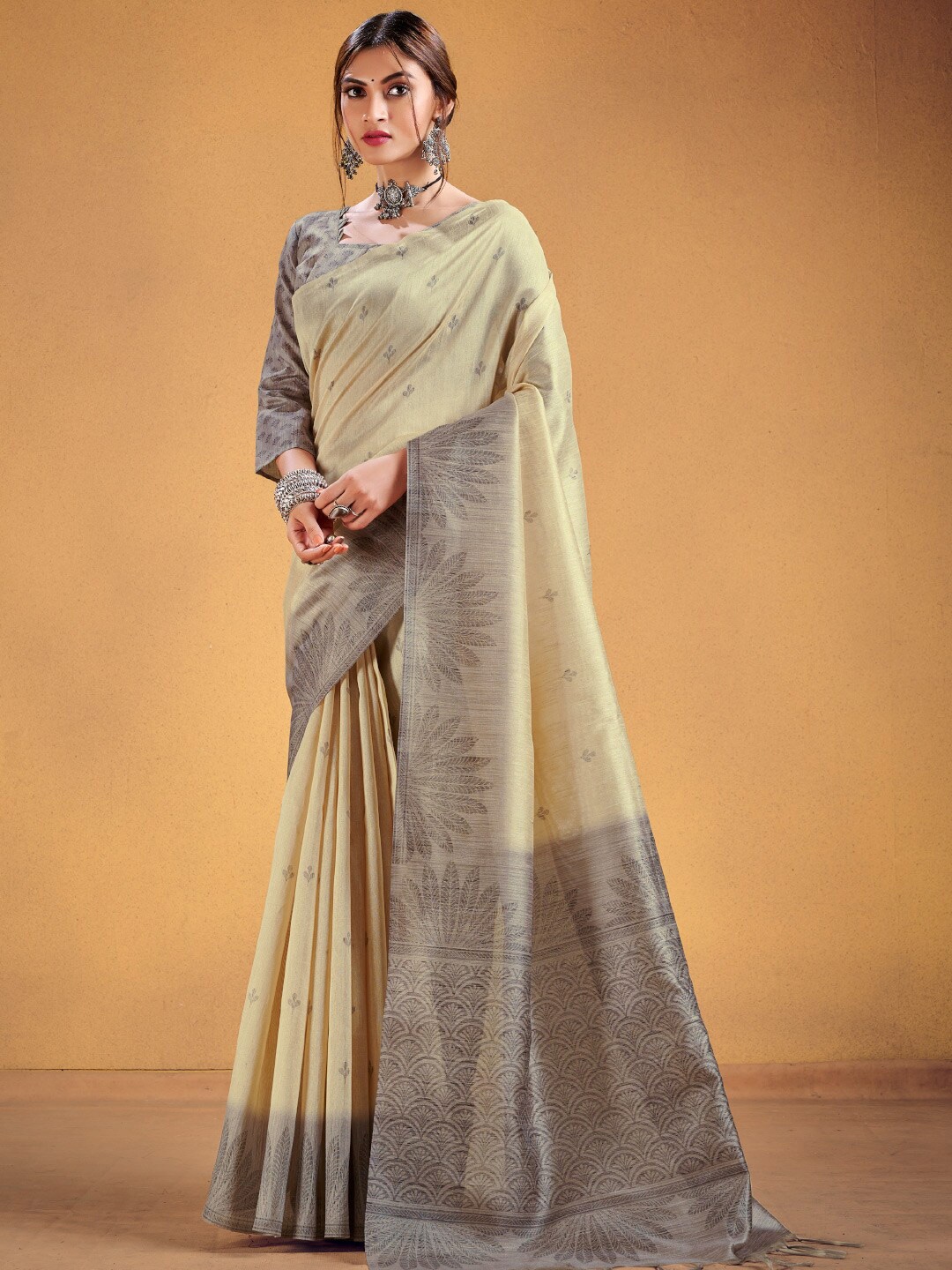 

KARAGIRI Floral Printed Saree, Beige