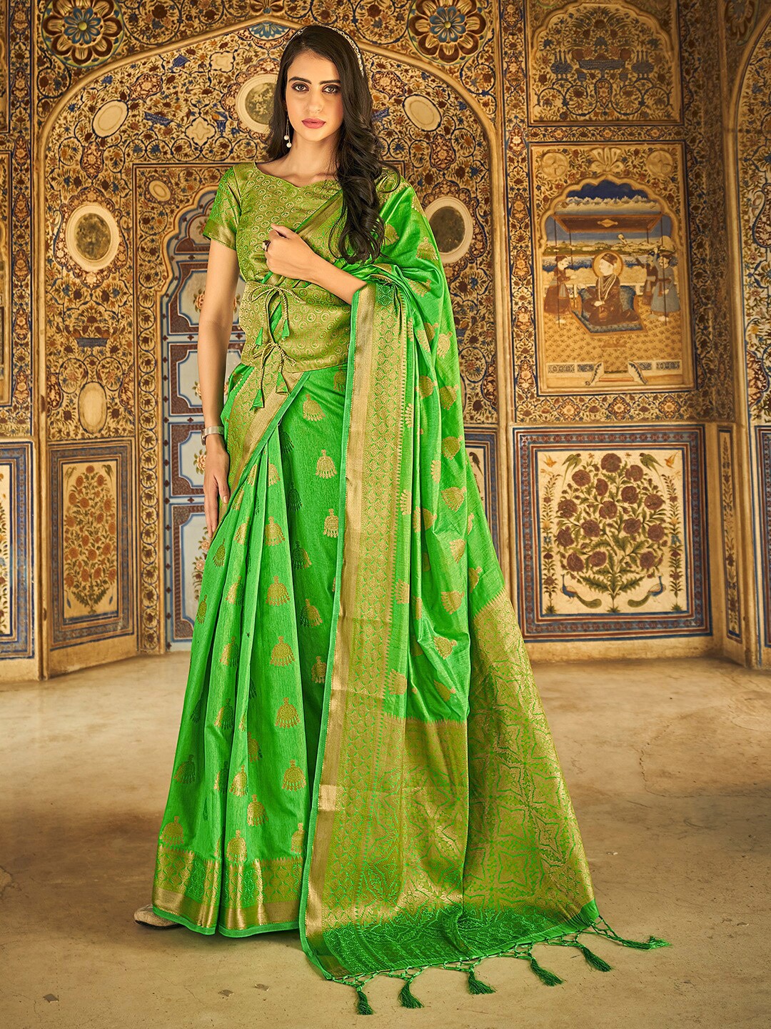 

KARAGIRI Ethnic Motif Woven Design Zari Saree, Green