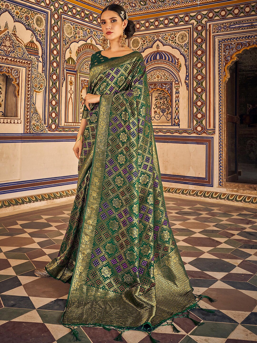 

KARAGIRI Ethnic Motif Woven Design Zari Saree, Green