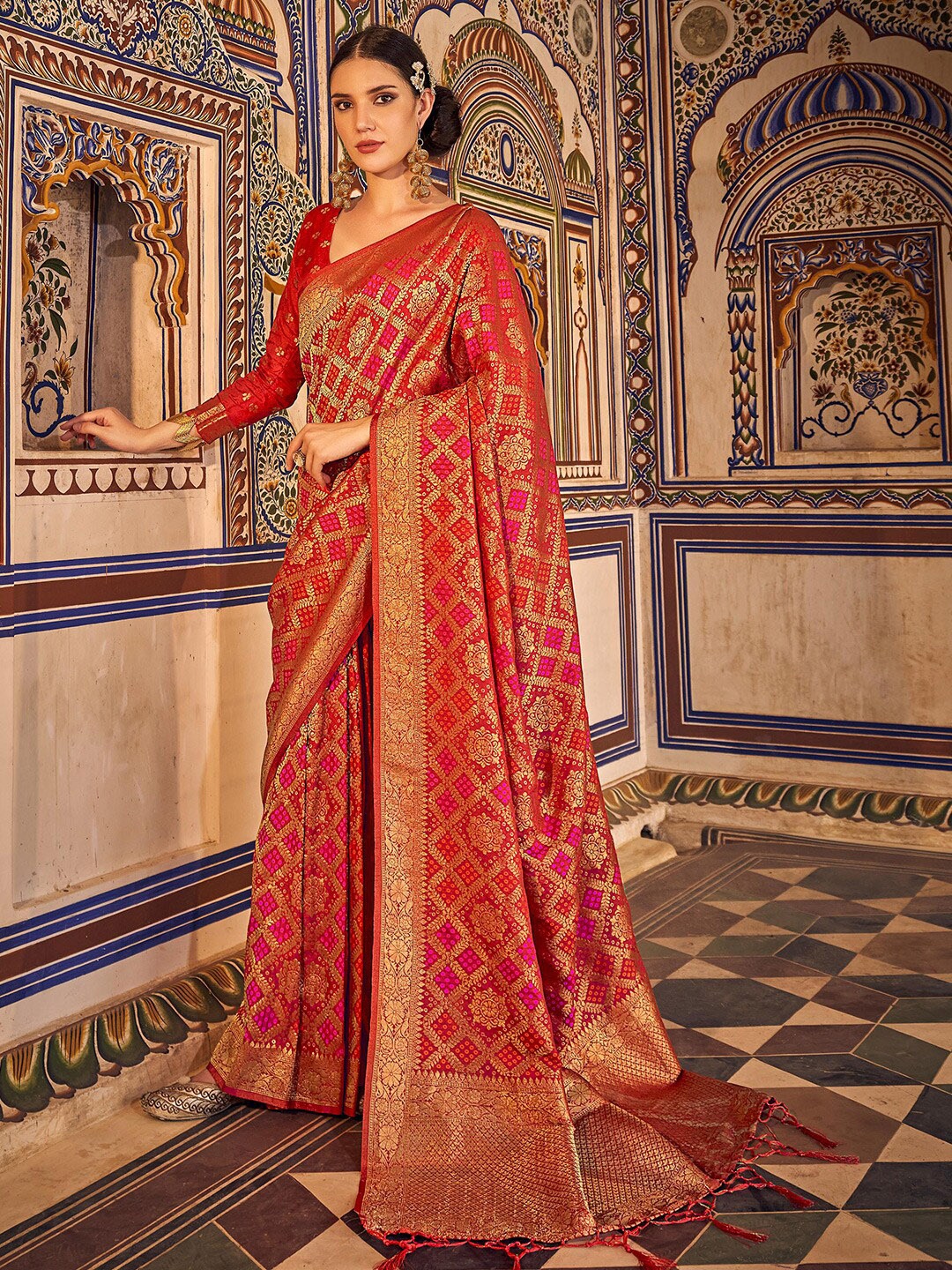 

KARAGIRI Ethnic Motif Woven Design Zari Saree, Red