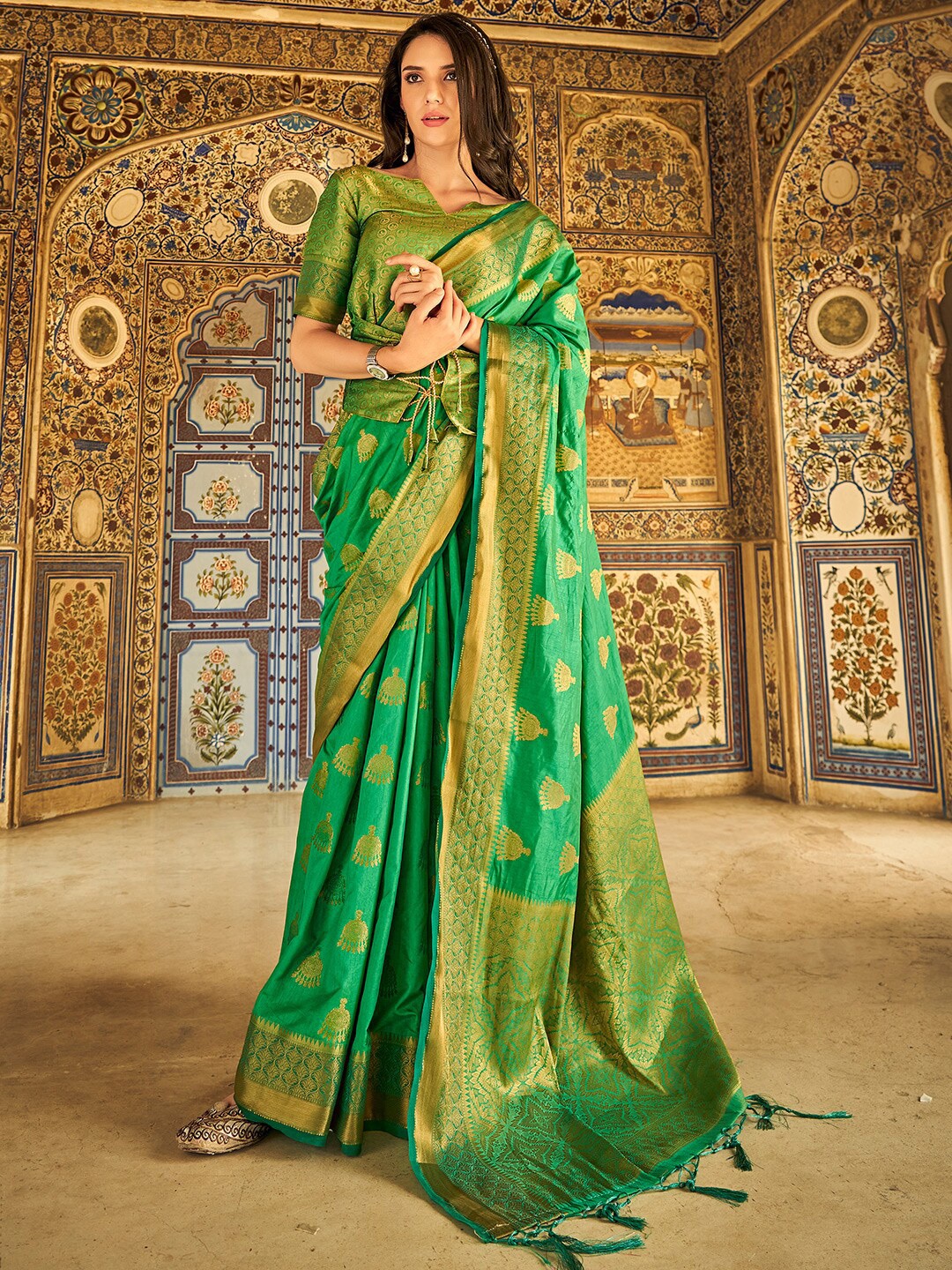 

KARAGIRI Woven Design Zari Silk Blend Saree, Green