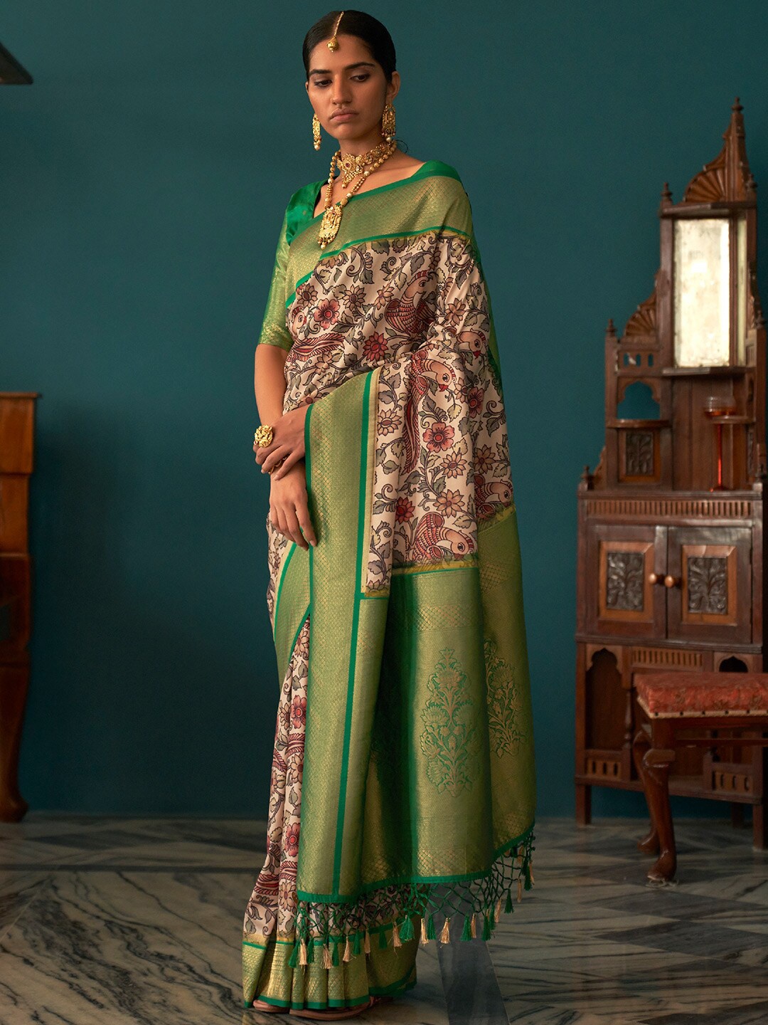 

KARAGIRI Floral Printed Zari Tussar Saree, Peach