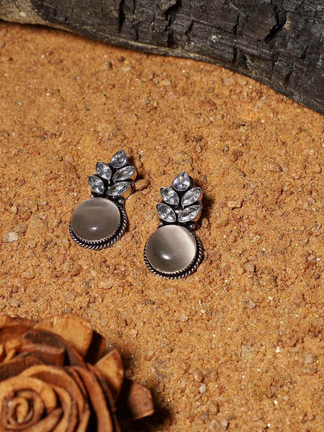 

VENI Silver-Plated Classic Studs Earrings, White