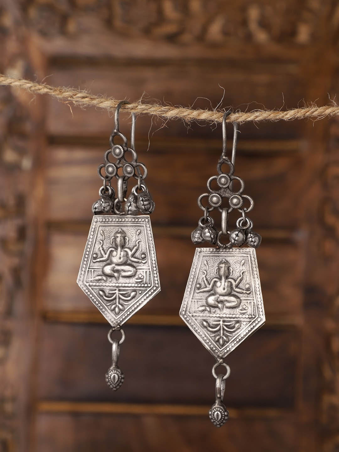 

VENI Silver-Plated Oxidised Classic Drop Earrings