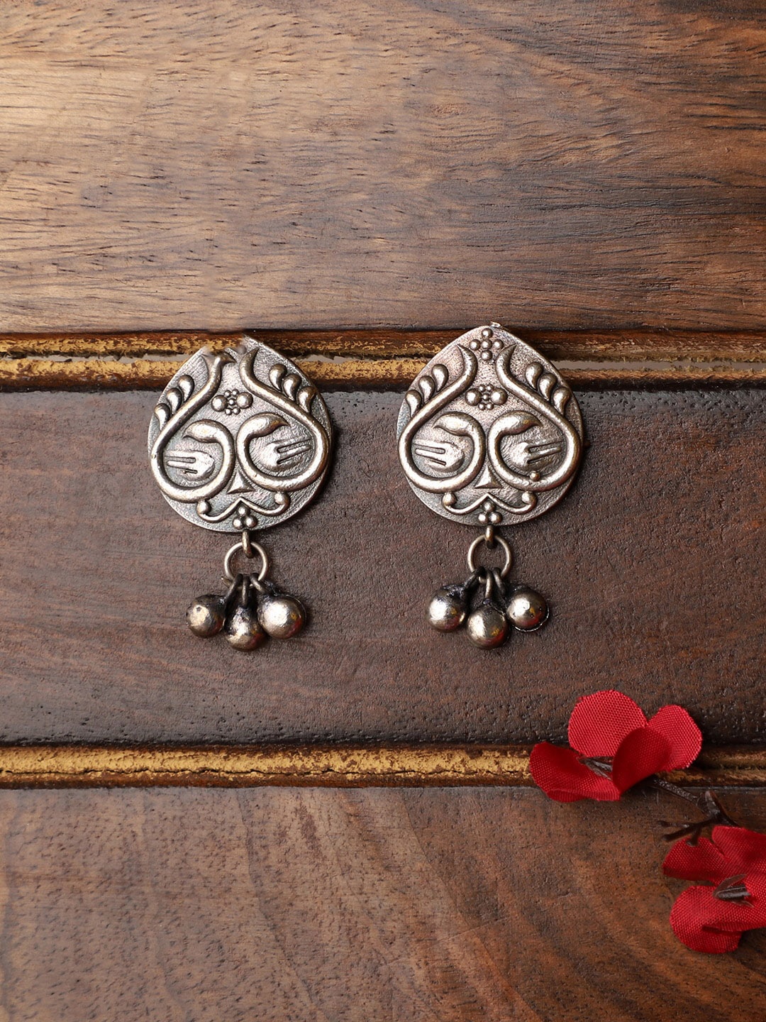 

VENI Silver-Plated Classic Studs Earrings