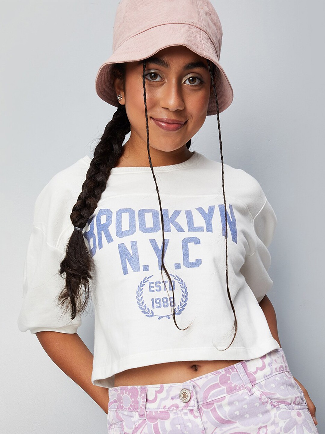 

max Girls Typography Printed Drop Shoulder Sleeves Pure Cotton Crop T-shirt, Off white