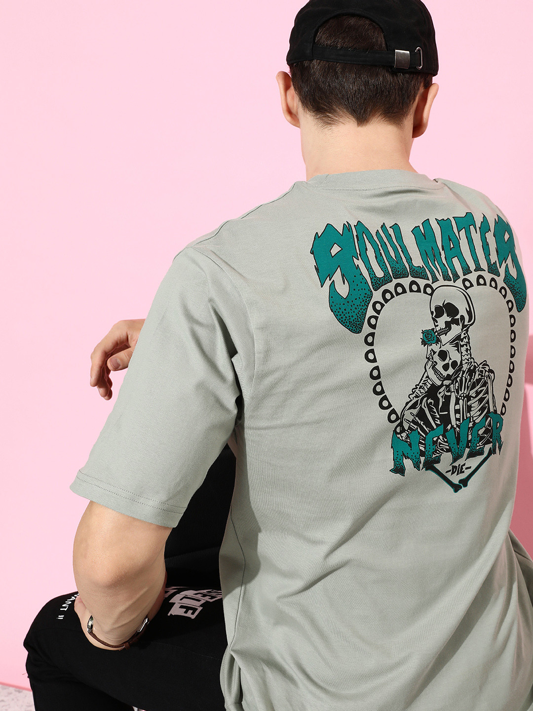 

Difference of Opinion Graphic Printed Oversized T-shirt, Grey