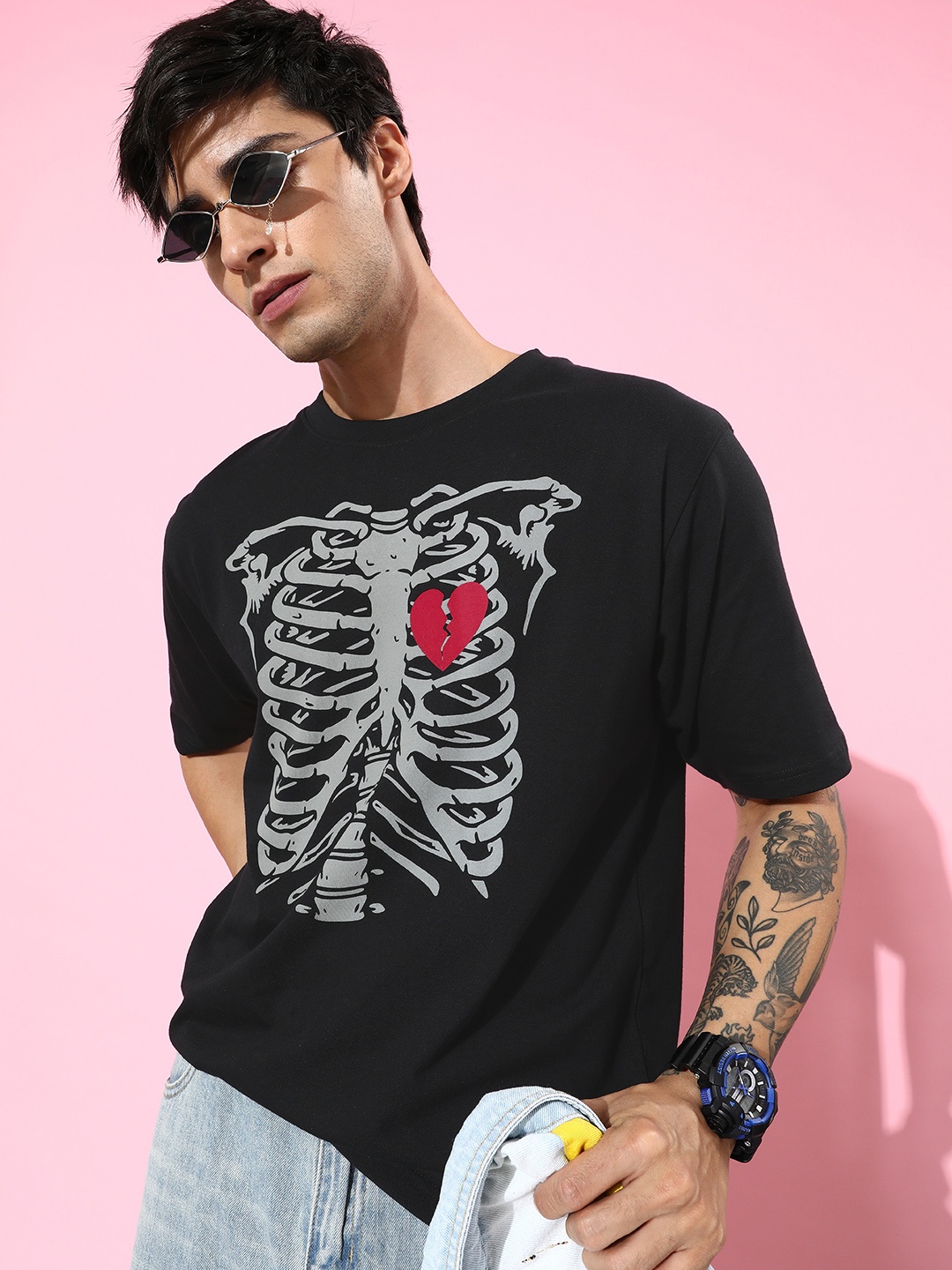 

Difference of Opinion Graphic Printed Oversized T-shirt, Black