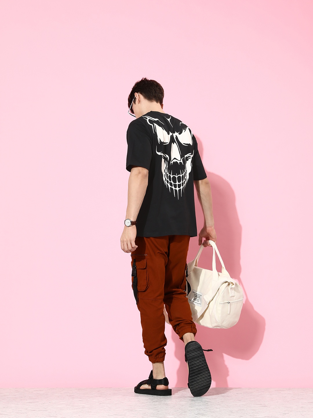 

Difference of Opinion Graphic Printed Oversized T-shirt, Black