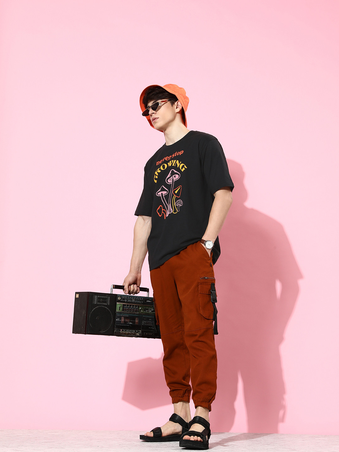 

Difference of Opinion Graphic Printed Oversized T-shirt, Black