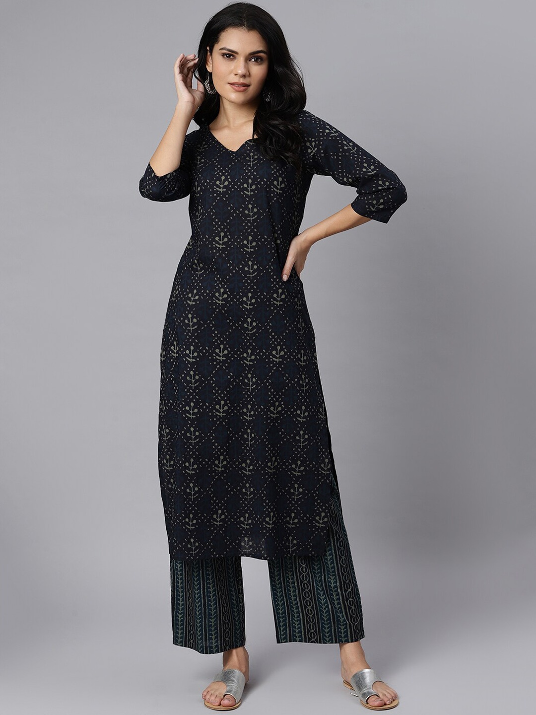 

Idalia Plus Size Ethnic Motif Printed V Neck Pure Cotton Straight Kurta With Palazzos, Black