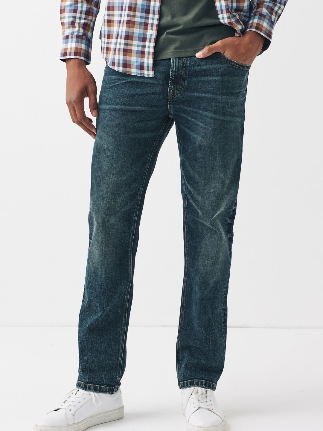 

NEXT Men Straight Fit Light Fade Stretchable Jeans, Navy blue