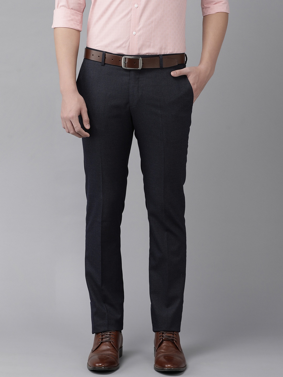 

Arrow Men Mid-Rise Textured Tailored Trousers, Navy blue