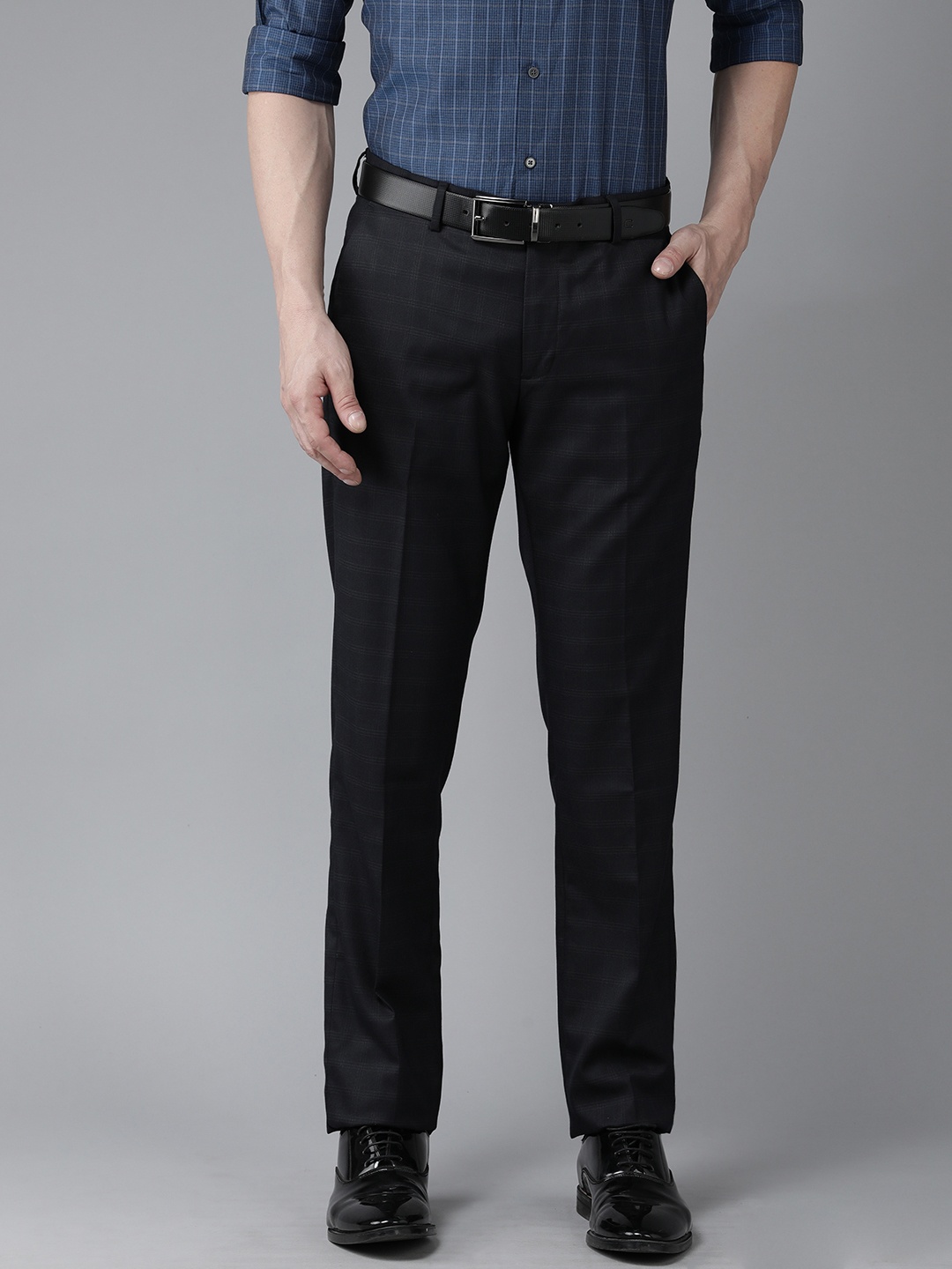 Arrow Men Checked Tailored Fit Formal Trousers, Navy blue
