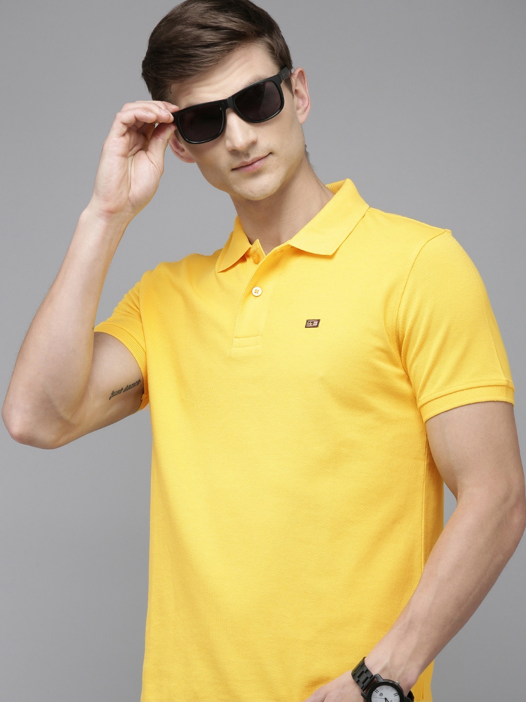 

Arrow Men Solid Short Sleeves Polo Collar T-shirt, Yellow