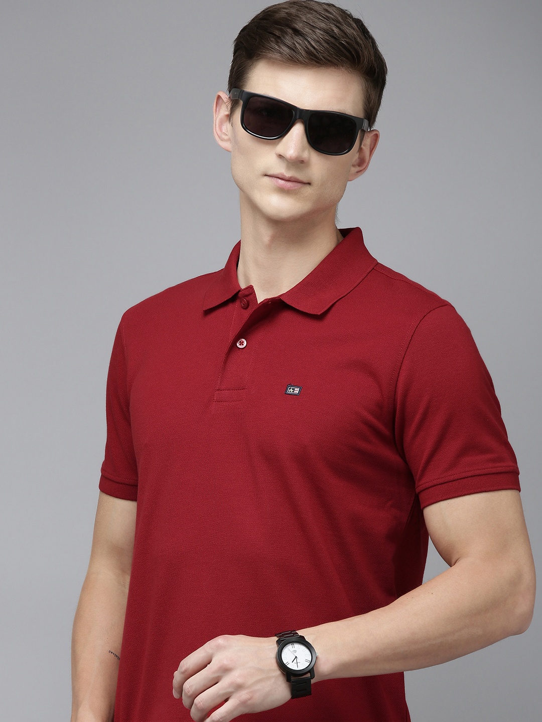 

Arrow Men Solid Short Sleeves Polo Collar T-shirt, Red