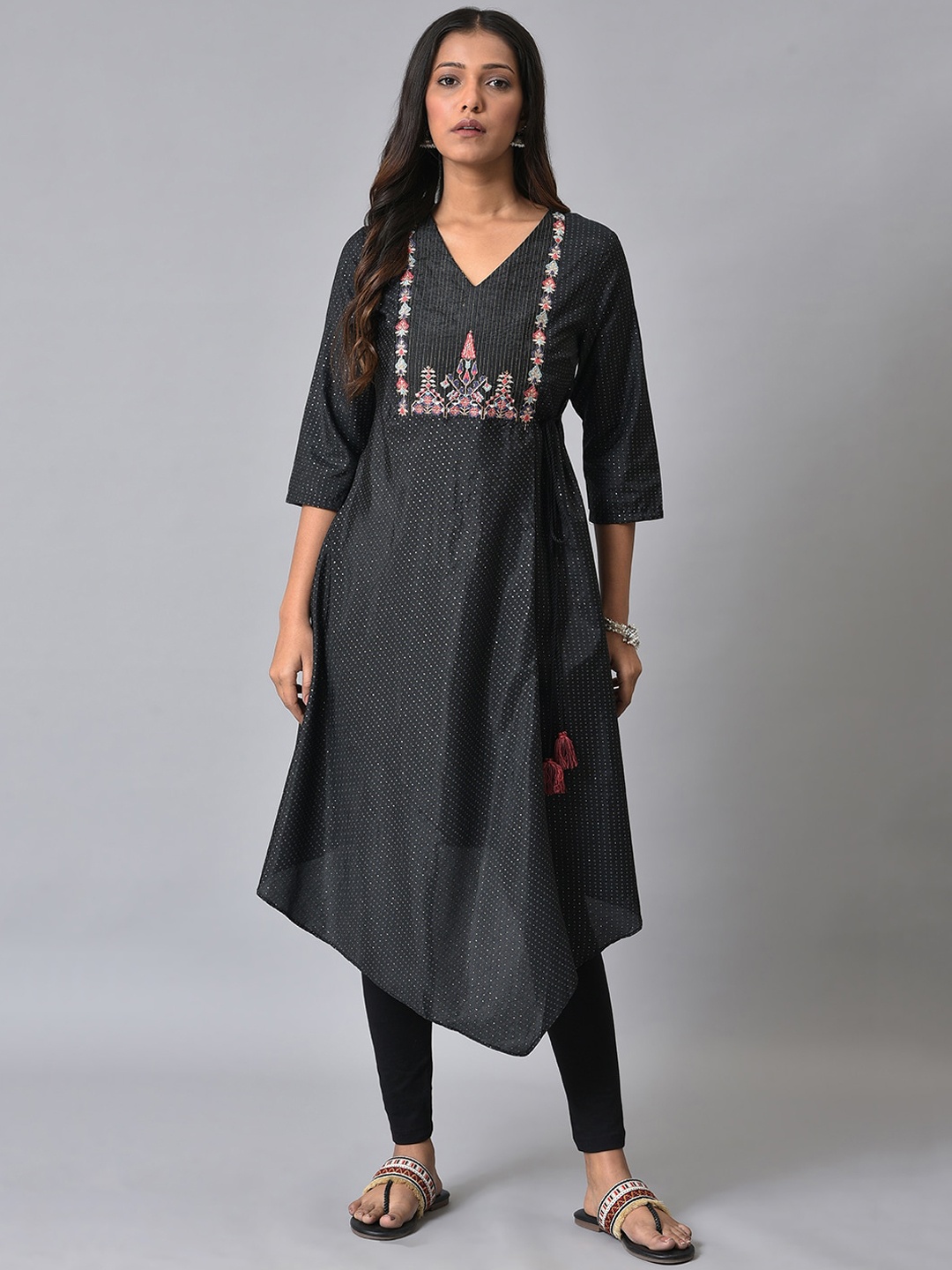 

W Geometric Printed Thread Work Kurta With Leggings, Black