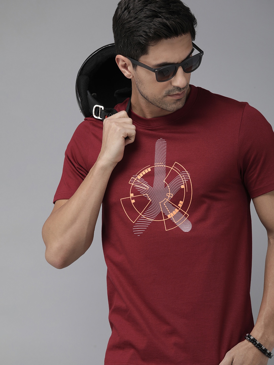 

Roadster Pure Cotton Printed T-shirt, Maroon