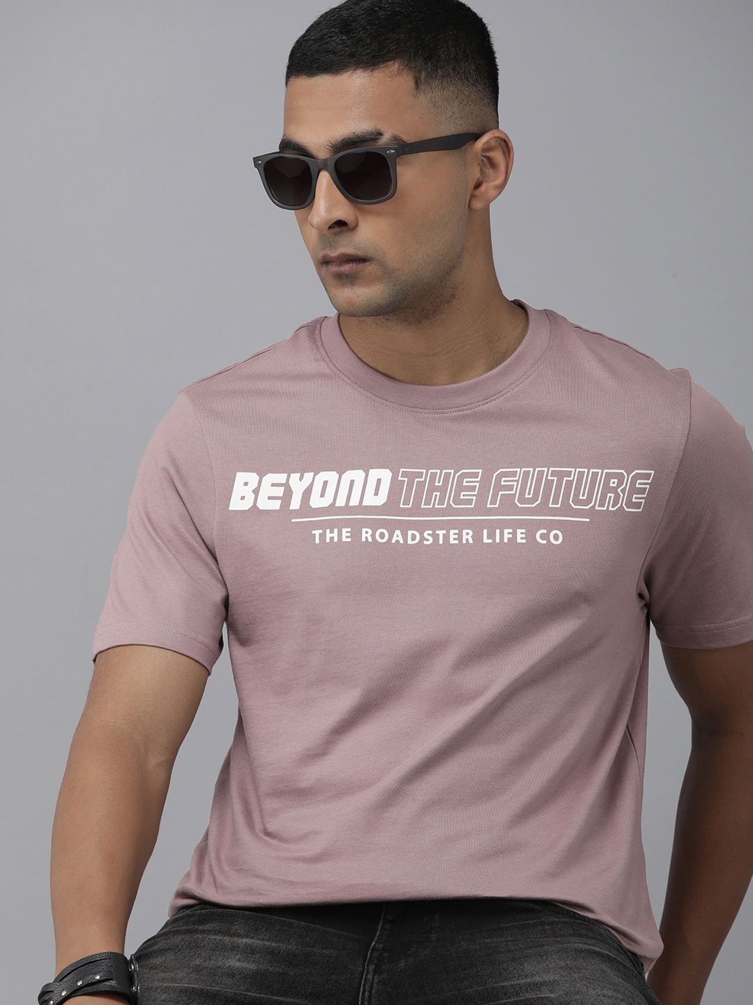 

Roadster Men Mauve & White Typography Printed Pure Cotton T-shirt