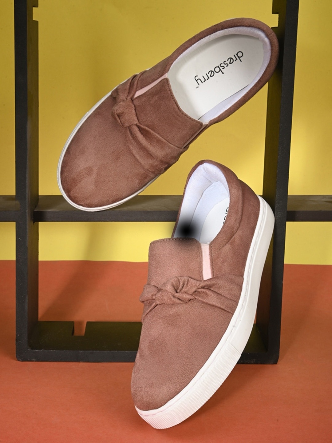 

DressBerry Women Padded Insole Contrast Sole Sneakers, Nude