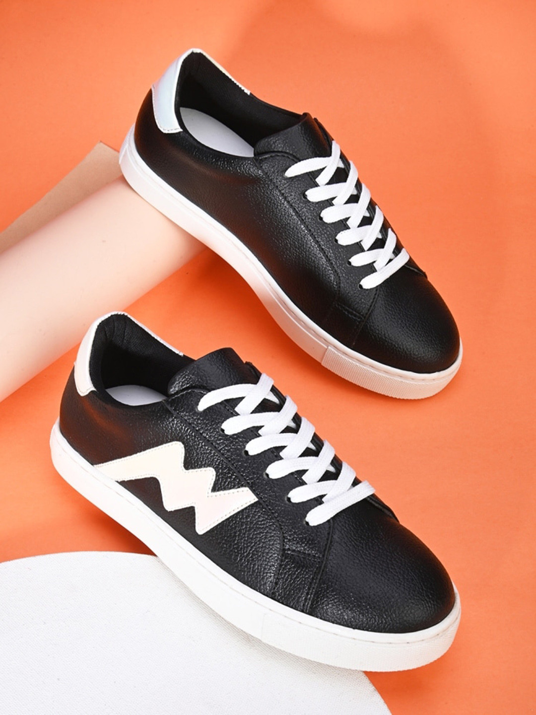 

DressBerry Women Colourblocked Padded Insole Contrast Sole Sneakers, Black