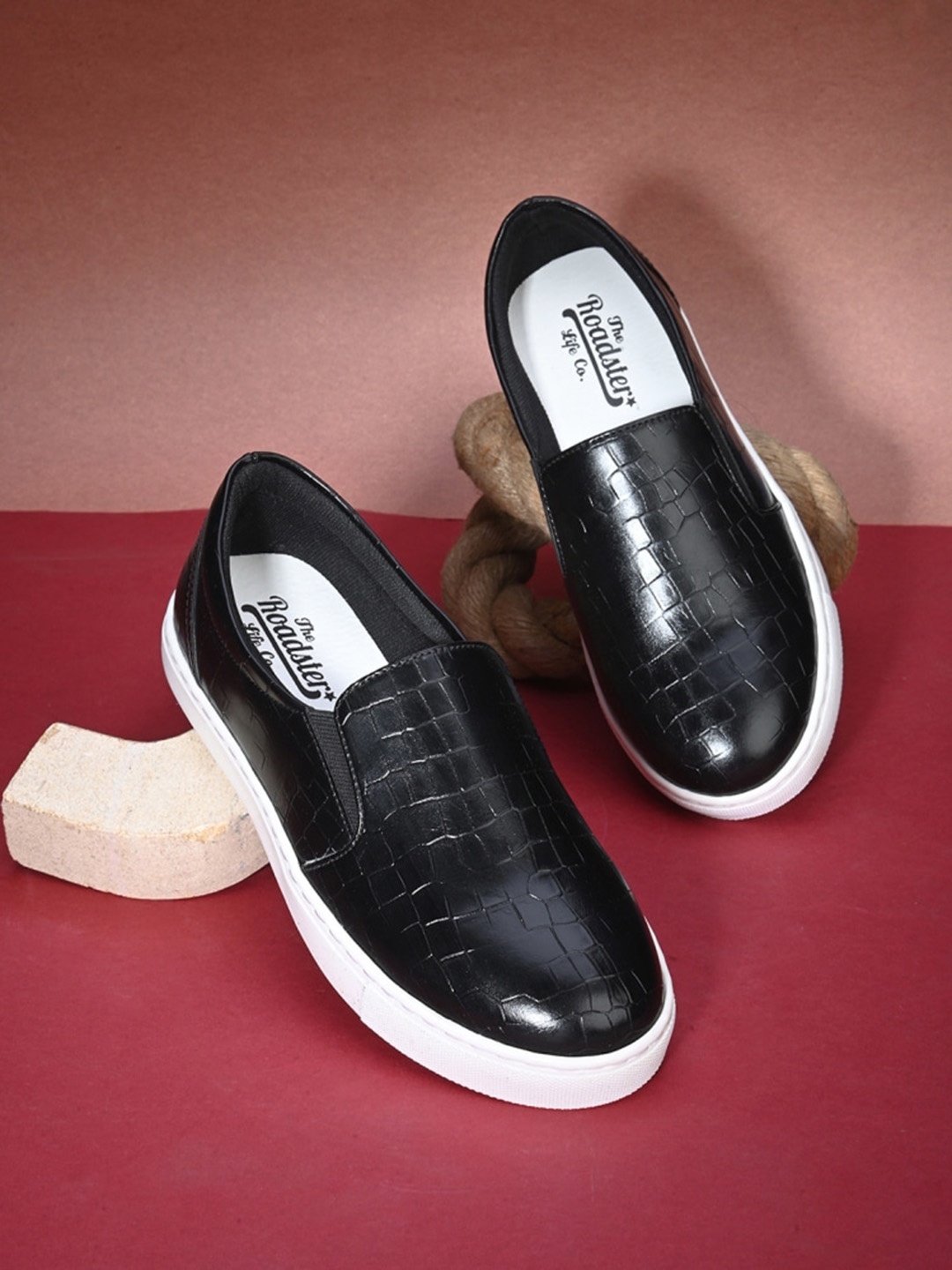 

Roadster Women Textured Padded Insole Basics Slip-On Sneakers, Black