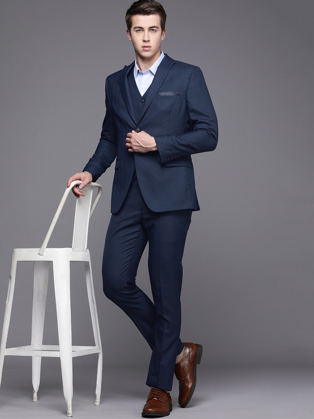 

Theme Checked Single-Breasted Slim-Fit 3 Piece Suit, Navy blue