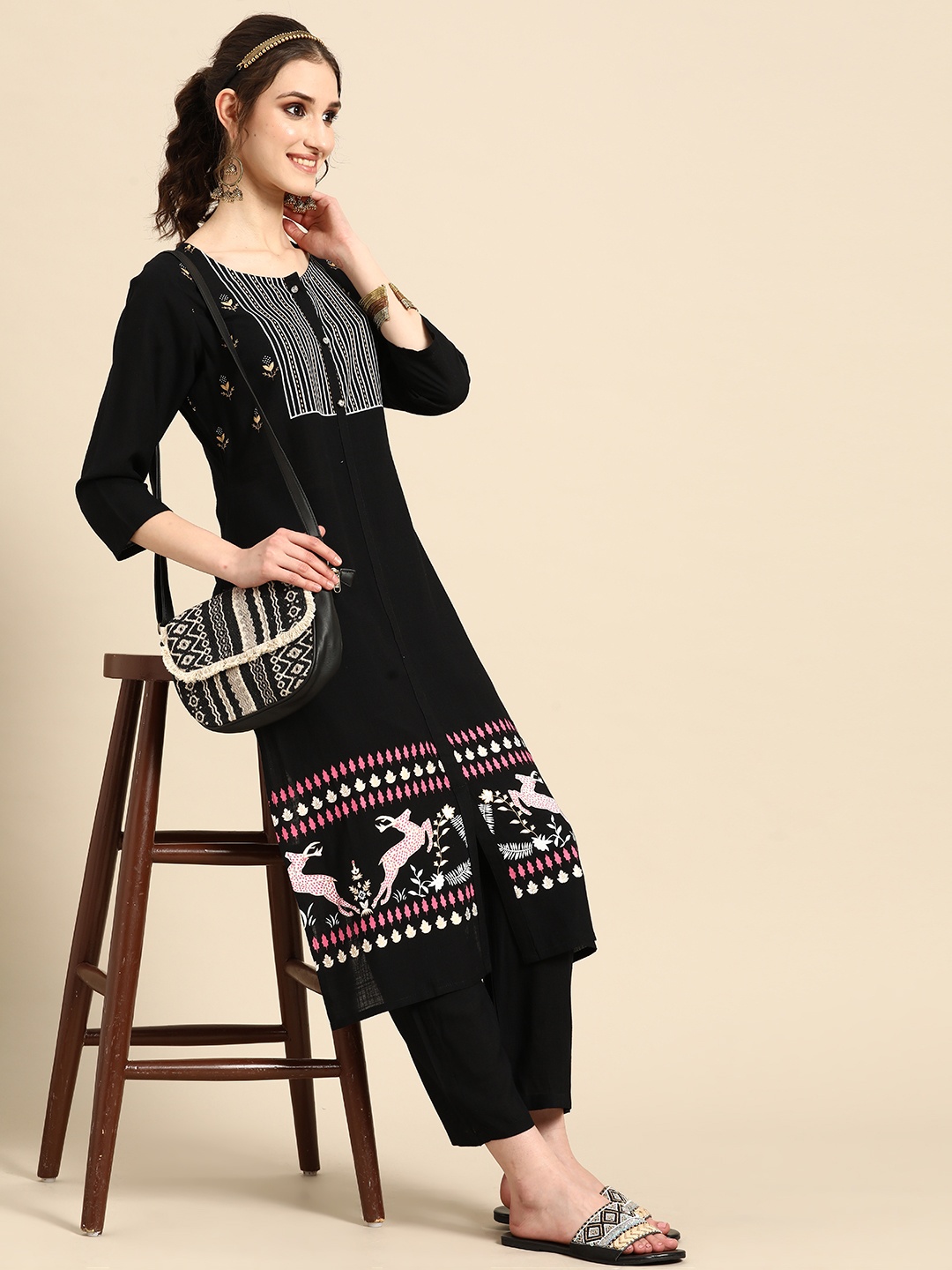 

Sangria Floral Printed Regular Kurta with Trousers, Black