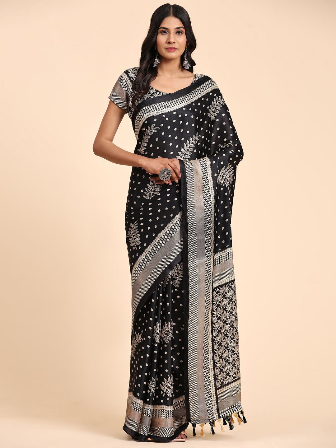 

AVANSHEE Floral Printed Saree, Black