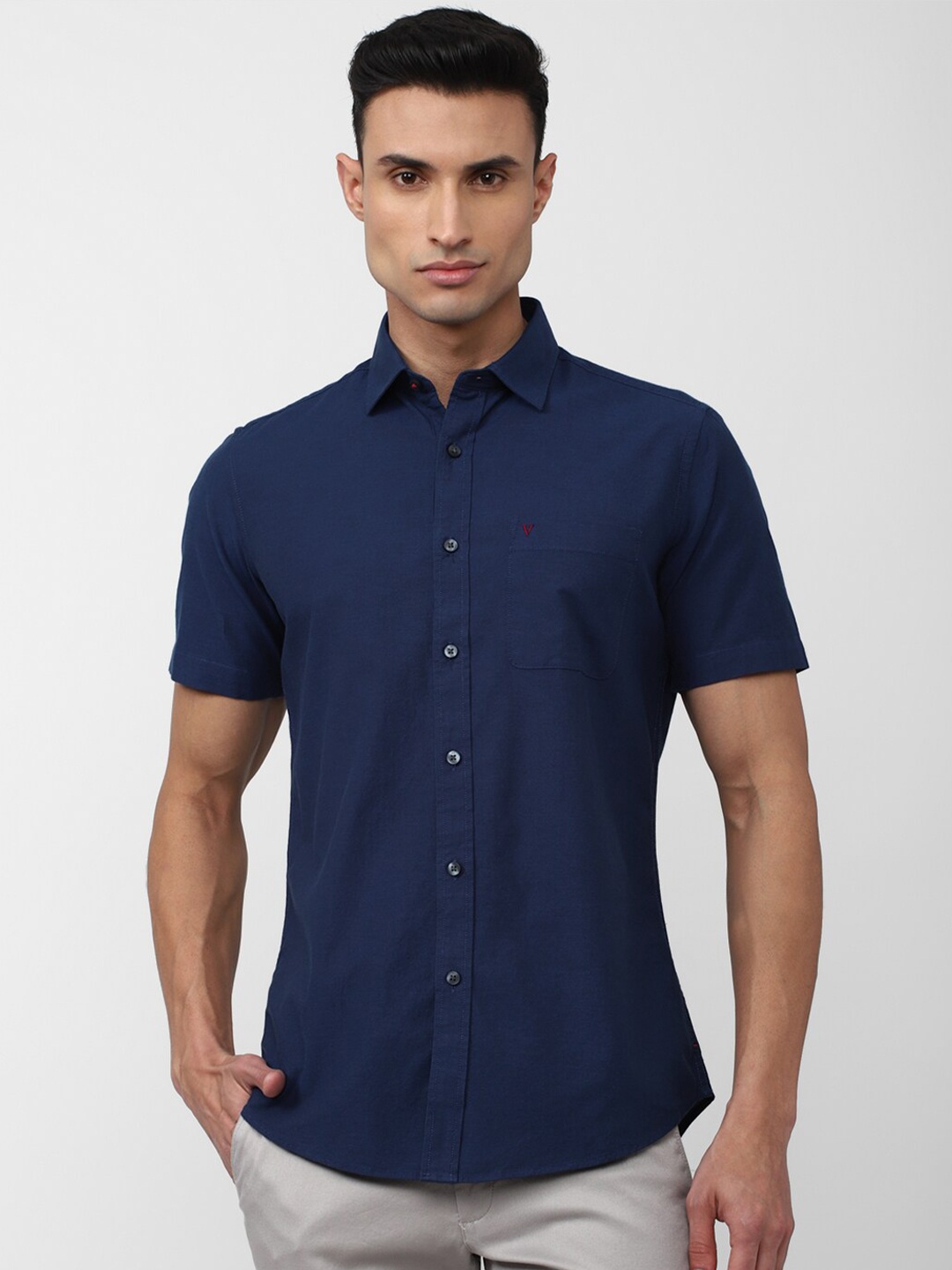 

Van Heusen Sport Spread Collar Slim Fit Pure Cotton Casual Shirt, Blue