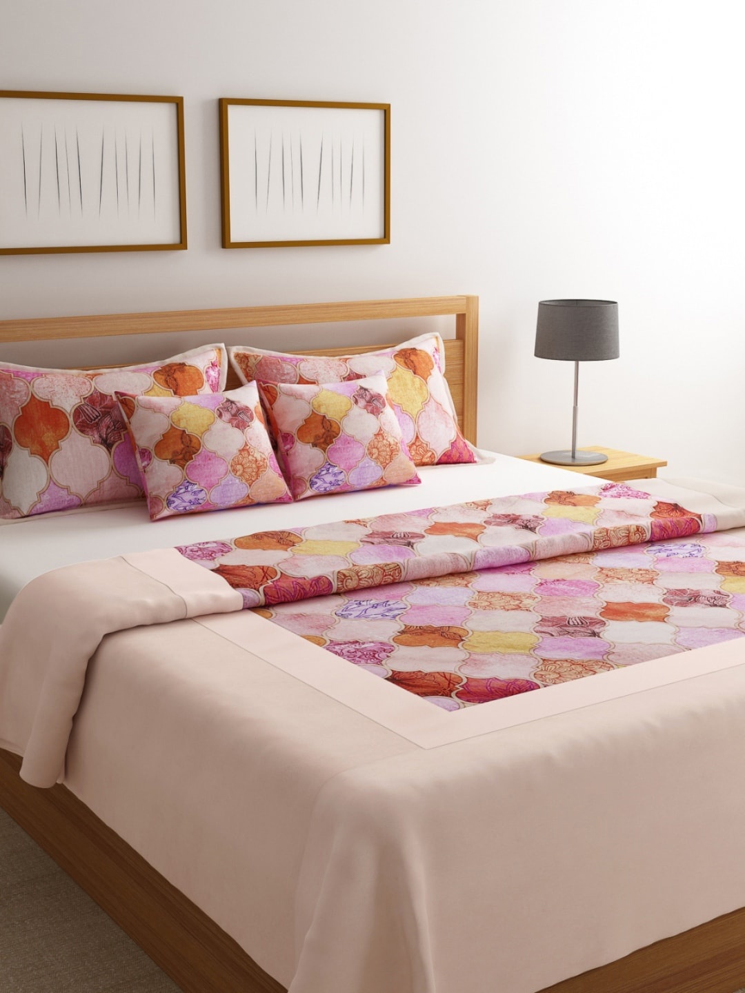 

ROMEE Beige & Pink Geometric Printed 120-179 TC Double Queen Bed Cover With 2 Pillow Covers & Cushion Cover