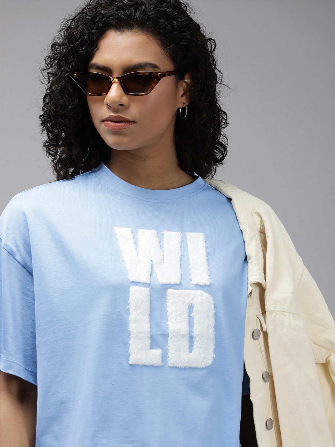 

Roadster Women Blue & White Printed Drop-Shoulder Sleeves Boxy T-shirt