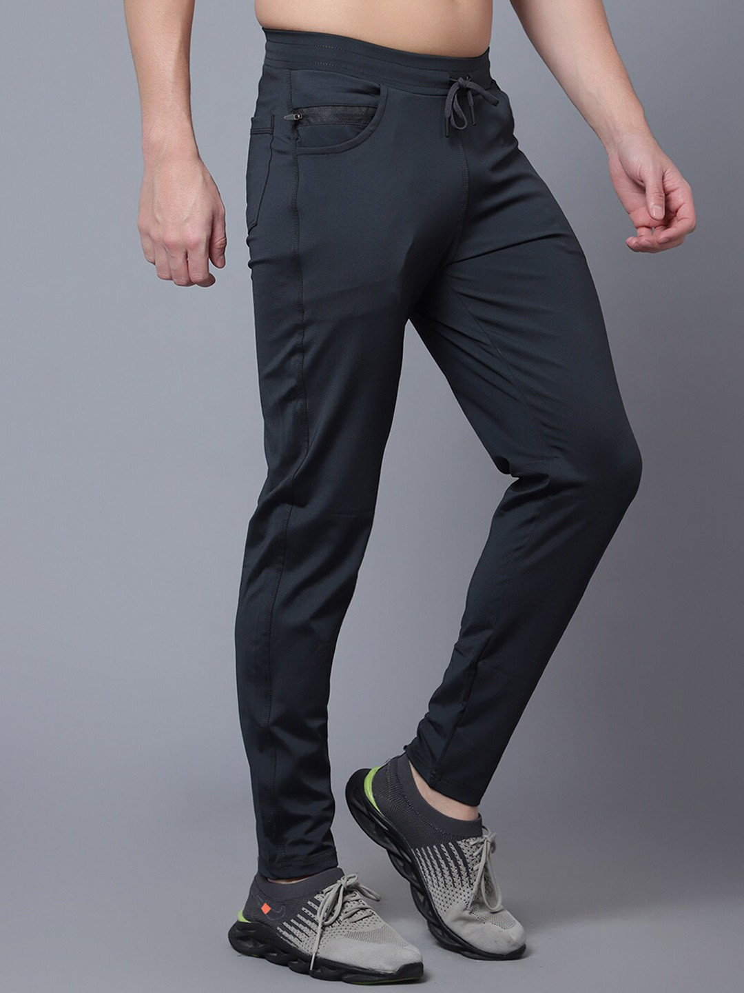 

Shiv Naresh Men Slim-Fit Mid-Rise Track Pant, Black