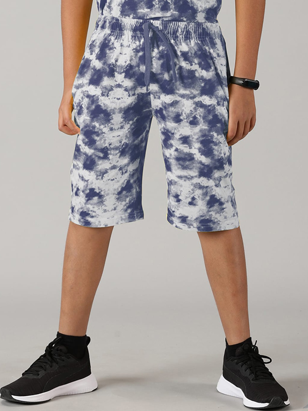 

KiddoPanti Boys Tie & Dye Printed Mid-Rise Pure Cotton Shorts, Navy blue