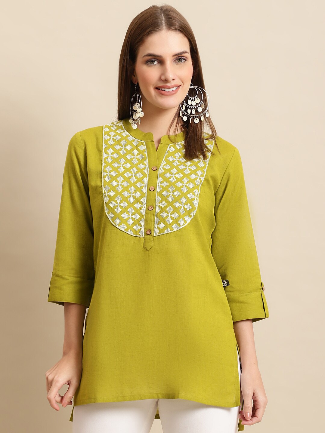 

Pistaa Geometric Yoke Design Mandarin Collar Roll-Up Sleeves Kurti, Green