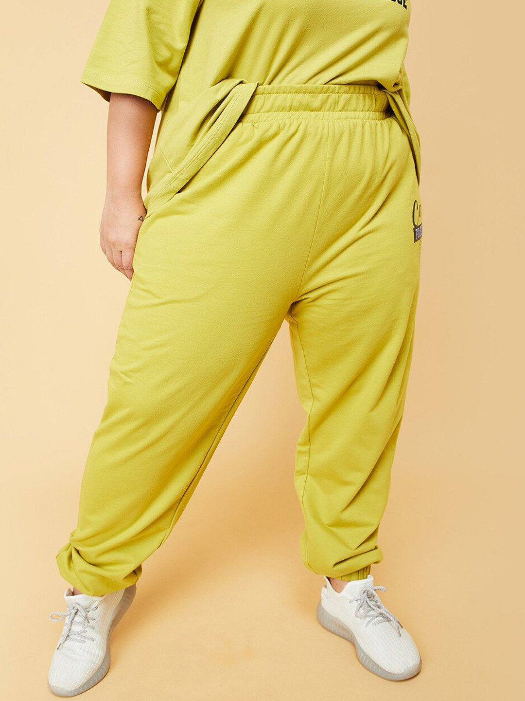 

max Plus Size Women Pure Cotton Mid-Rise Regular Fit Joggers, Fluorescent green