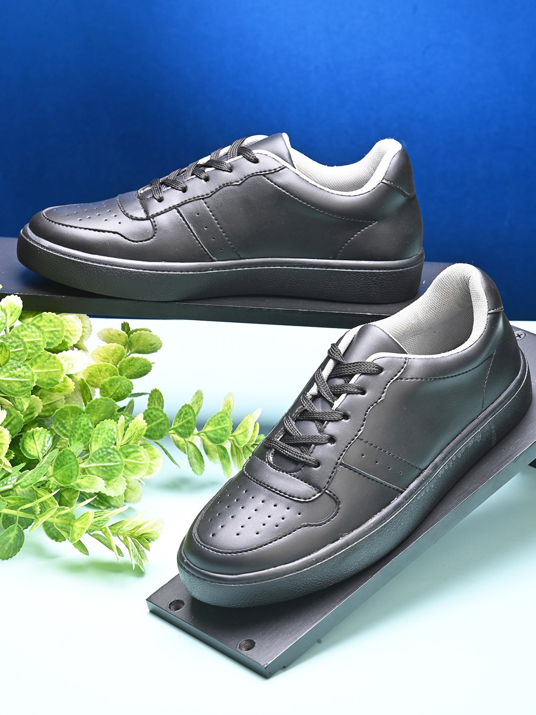 

DressBerry Women Perforations Lightweight Comfort Insole Contrast Sole Sneakers, Black