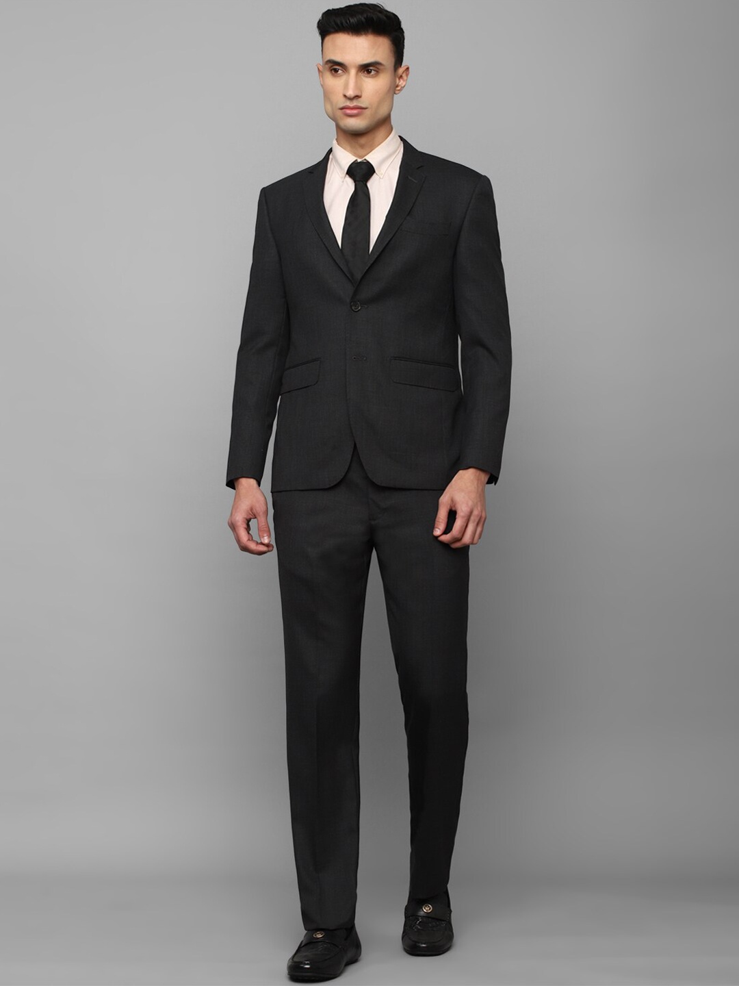 

Luxure by Louis Philippe Men Self-Design Slim-Fit Single-Breasted Pure Wool Two-Piece Suit, Black