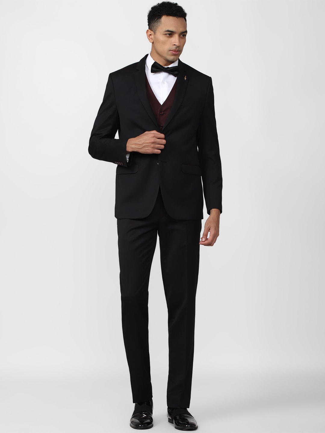 

Van Heusen Men Single-Breasted Slim-Fit Three-Piece Suit, Black