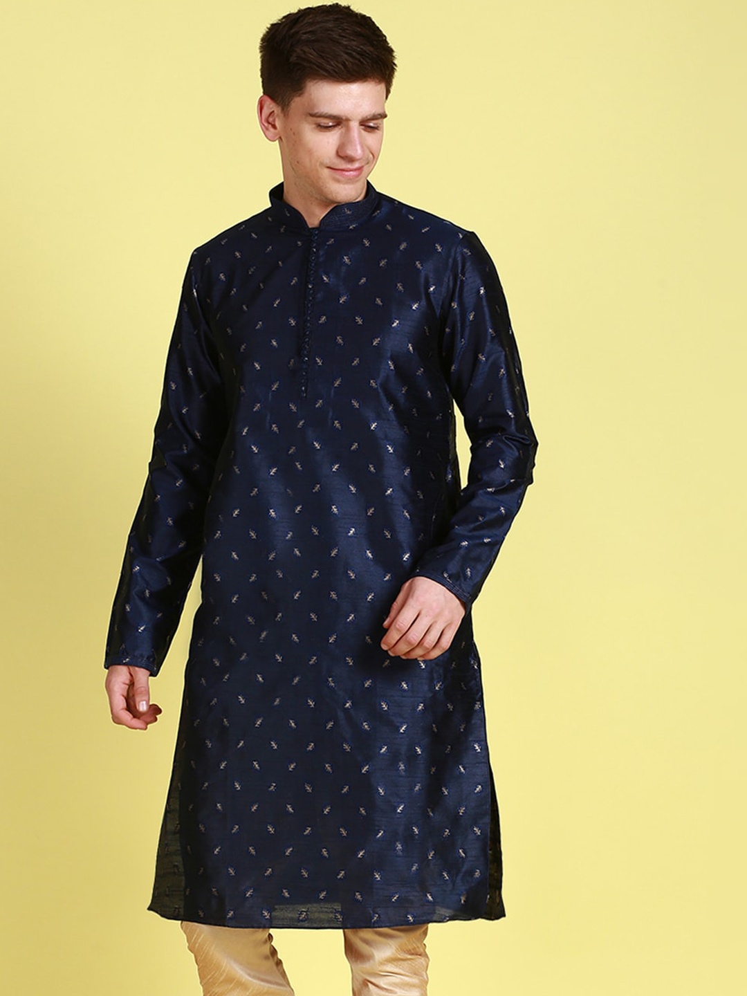 

Sanwara Men Blue Embellished Kurta