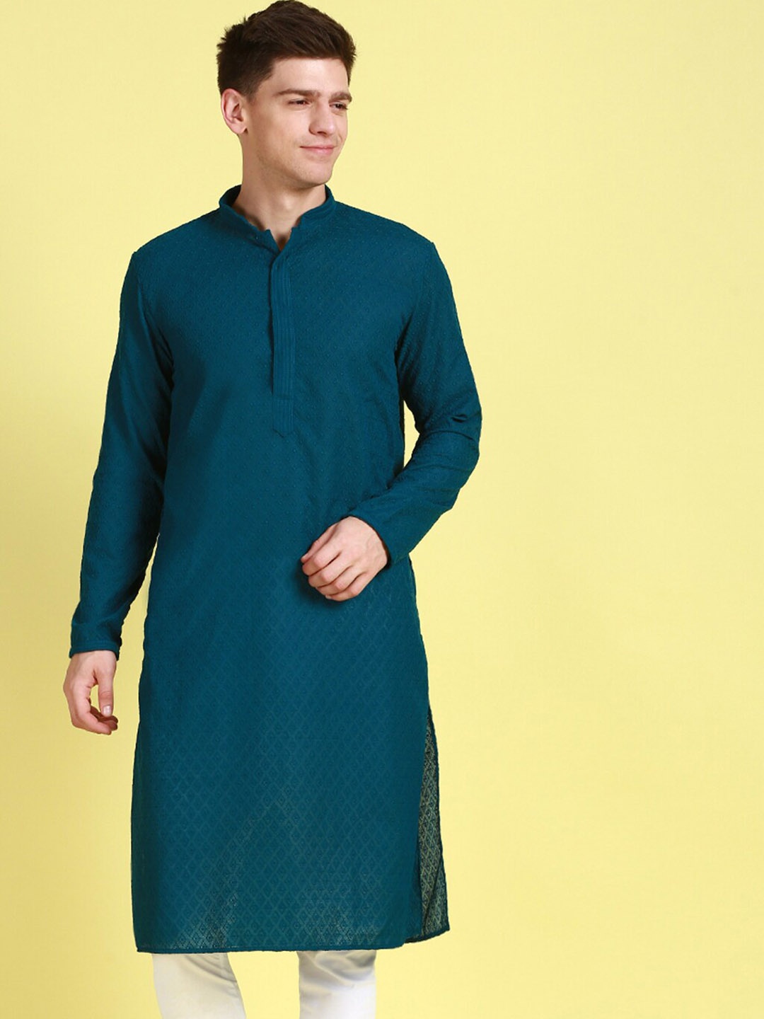 

Sanwara Ethnic Motifs Embroidered Chikankari Mandarin Collar Cotton Kurta, Green