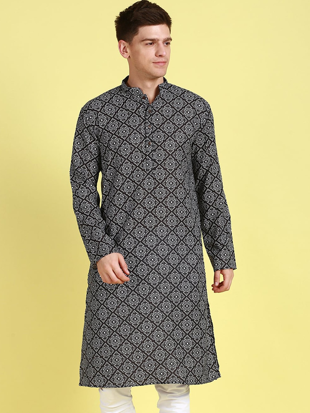 

Sanwara Ethnic Motifs Printed Mandarin Collar Cotton Kurta, Black